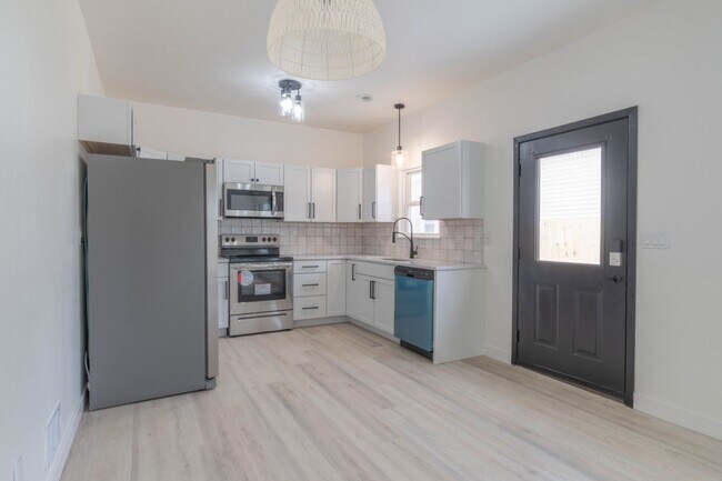 Foto del edificio - 3 Bedroom Single Family