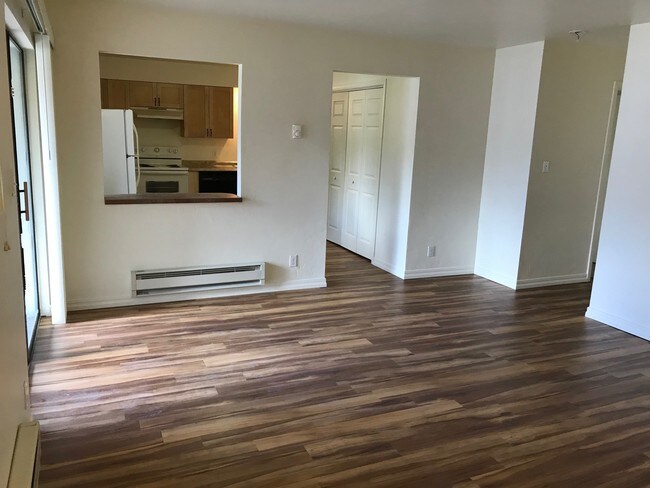 Building Photo - 1208 Avenida Del Sol