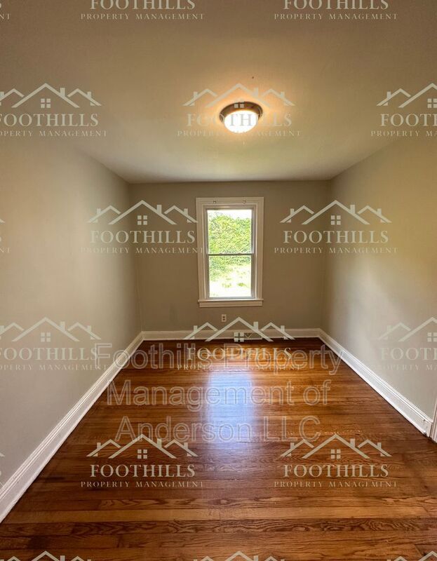 Building Photo - 2704 Whitehall Ave