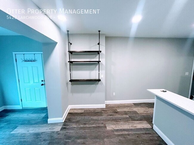 Foto del edificio - 5423 Larchwood Ave