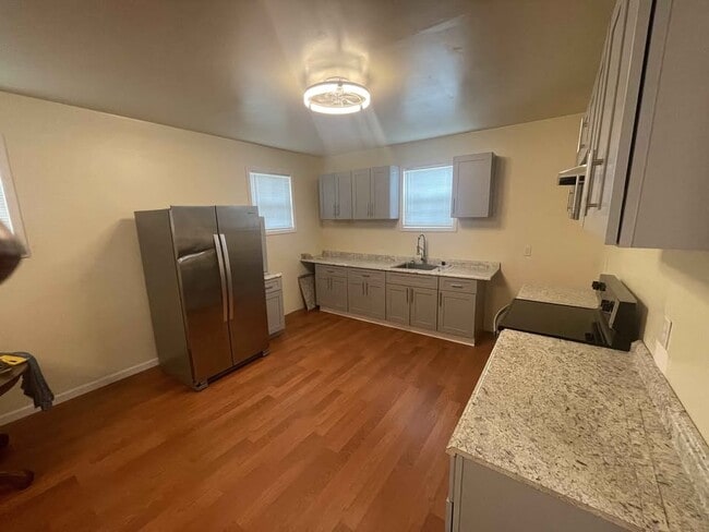 Building Photo - 400 N Dillard St