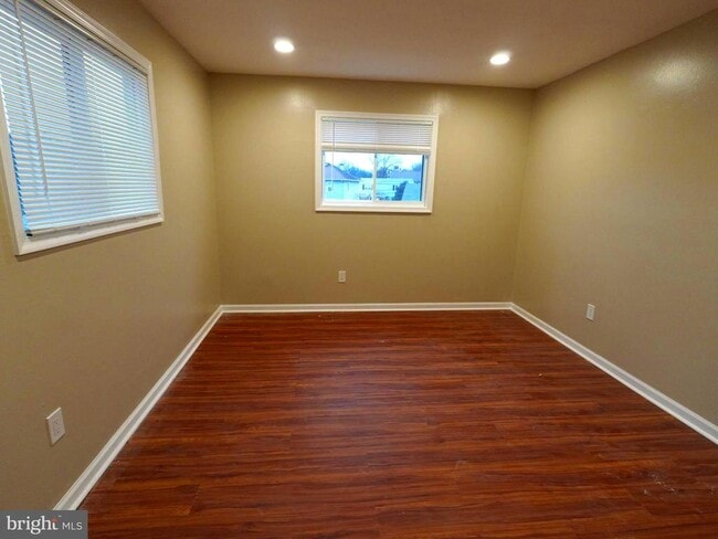 Foto del edificio - 710 N York Rd