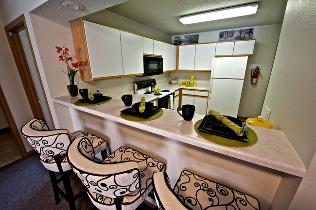 Apartment Interior Breakfast Bar - Hillcrest Park Apartments-Student Housing