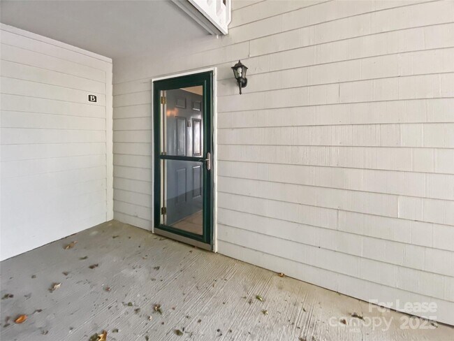 Building Photo - 3217 Heathstead Place