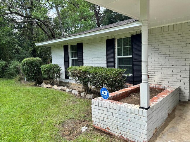 Building Photo - 3946 Matterhorn St