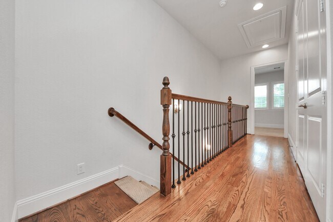 Building Photo - 2606 Madeline Grove Dr