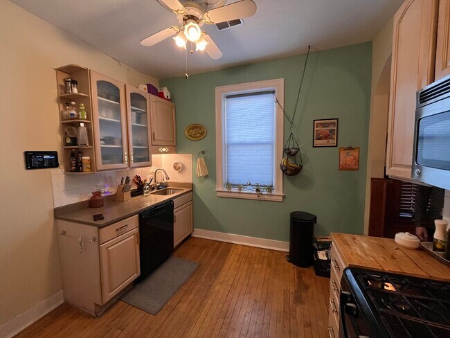 Foto del edificio - 526 W National Ave