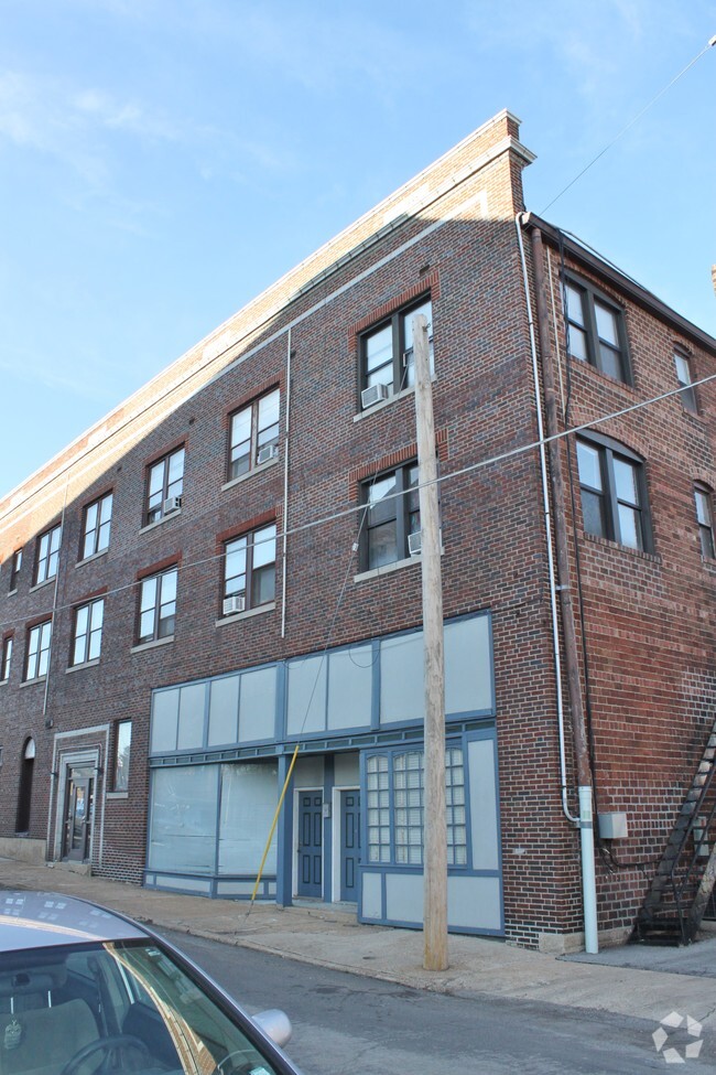 Foto del edificio - 7215 Lanham Ave
