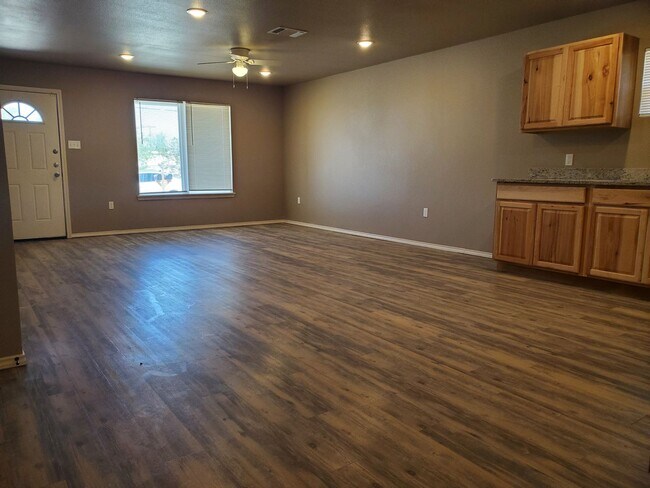 Building Photo - Cozy 3/2/1 in Northeast Lubbock