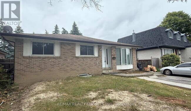 Building Photo - 163 McMurchy Ave S