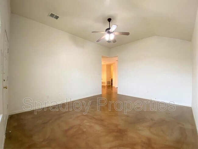 Foto del edificio - 5700B Luxor Dr