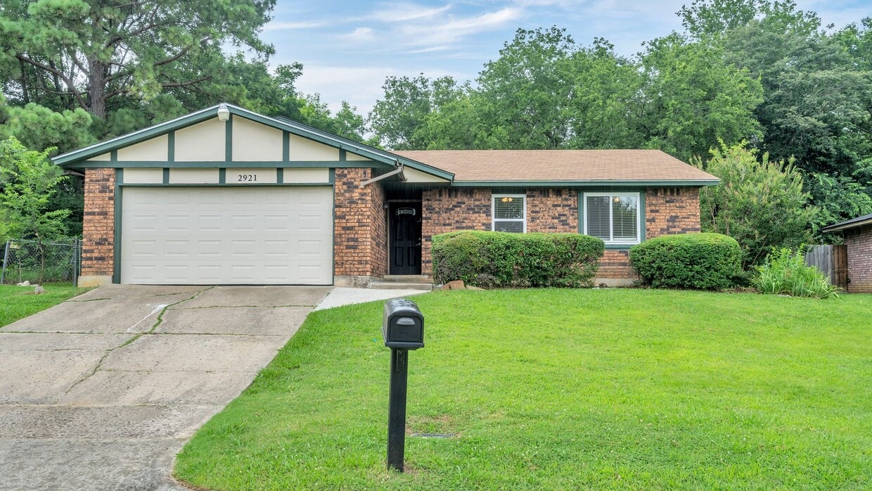Primary Photo - Beautifully Redone 3 Bedroom House! Availa...