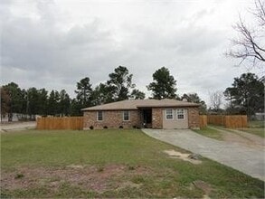 Building Photo - 2319 Hiwatha Dr