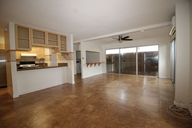 Building Photo - Rarely Available 3 bedroom - 2 bath - 2 parking!