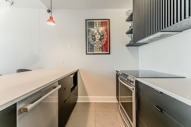 Building Photo - 117 Rue Saint-Zotique O