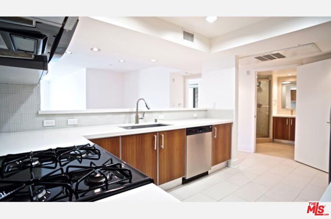 Foto principal - 5303 Lankershim Blvd