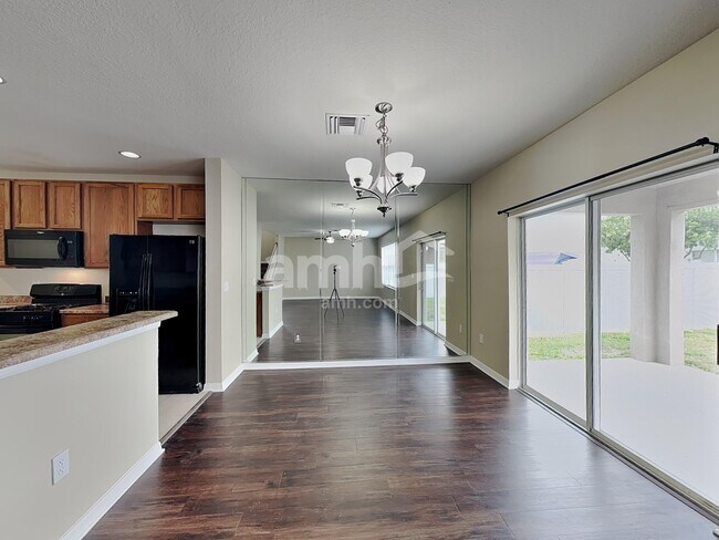 Foto del edificio - 3504 Heron Island Dr