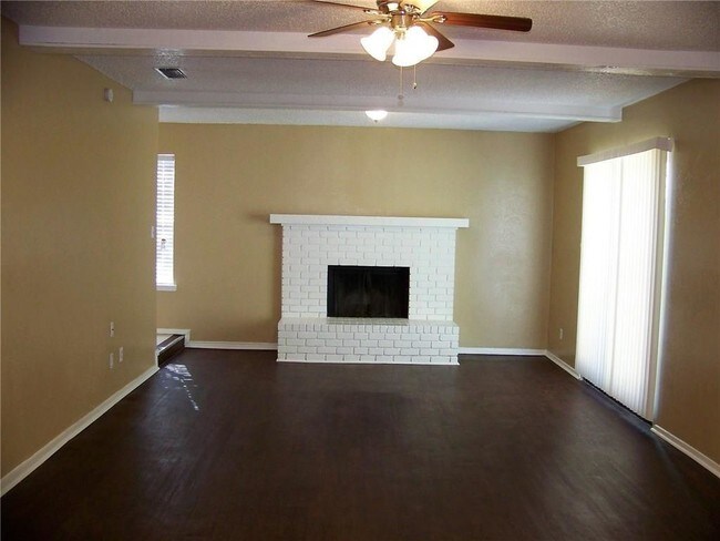 Foto del edificio - 7213 Lake Country Dr