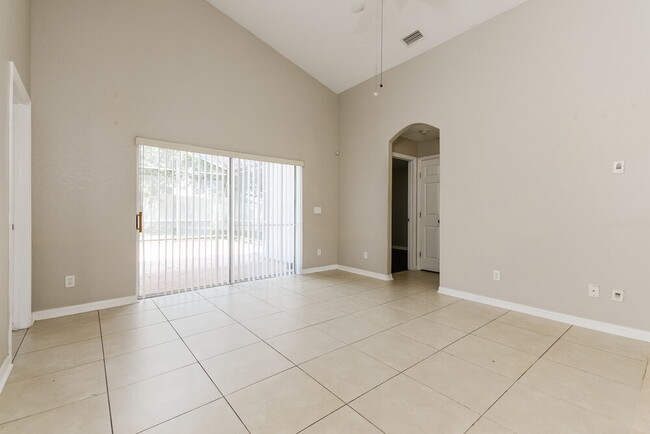 Building Photo - 202 Tower View Dr W
