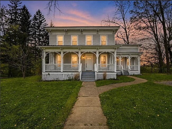 Building Photo - 426 Davis Rd