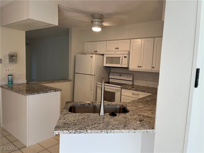 Foto del edificio - 7400 College Pkwy