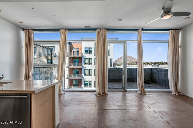 Building Photo - 4747 N Scottsdale Rd