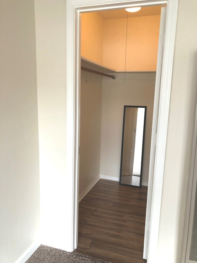 walk in closet - 500 San Antonio Ave