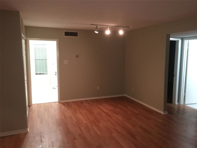 Building Photo - 8323 Wilcrest Dr