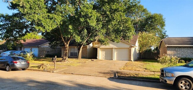Foto del edificio - 16755 Maplemont Dr