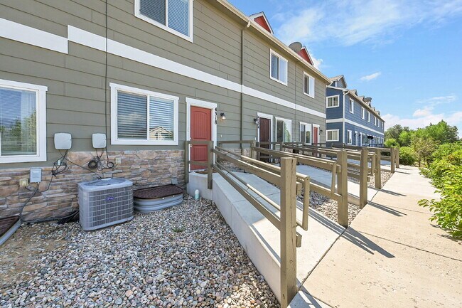 Foto del edificio - $1,995-3 Bed 3.5 Bath townhome in CO Sprin...