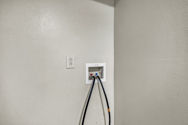 Building Photo - 5243 Huntington Dr N