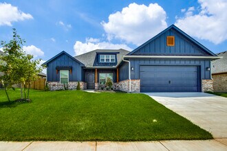 Building Photo - 2900 Clover Dr