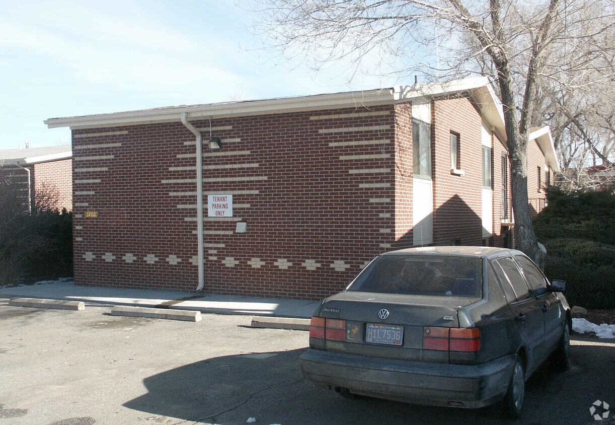 Primary Photo - 3780 Owens St