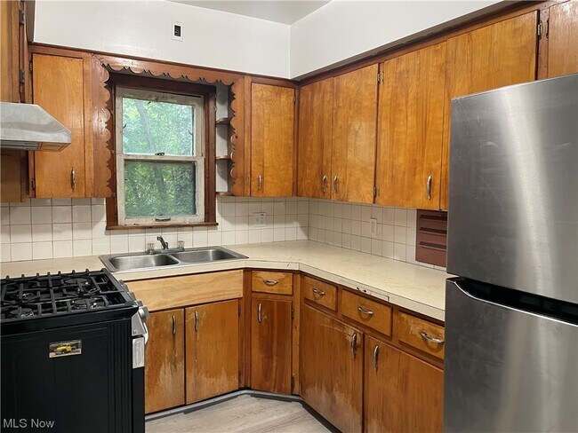 Building Photo - 548 Winans Ave