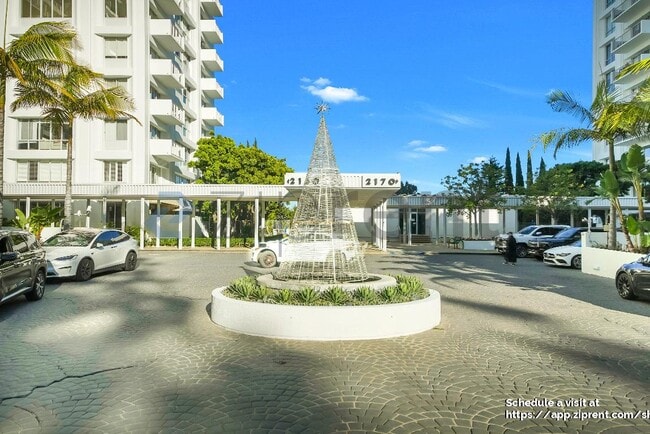 Building Photo - 2160 Century Pk E