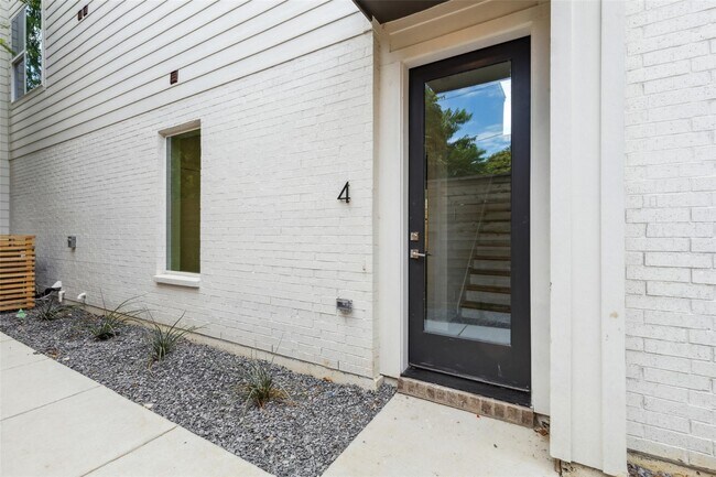 Building Photo - 6144 Oram St