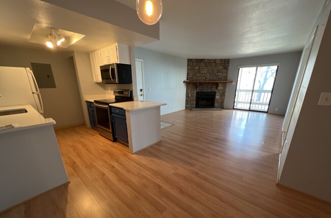 Foto del edificio - Beautifully Maintained Ground Level 2 Bed,...