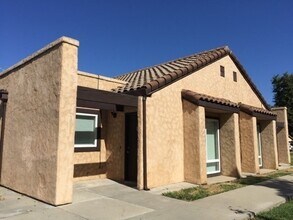 Building Photo - 606 Downey Ave