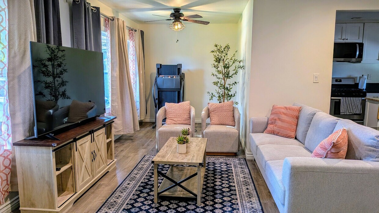 Foto principal - 6660 Aura Ave