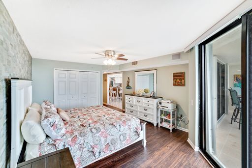 Building Photo - 6035 Sea Ranch Dr