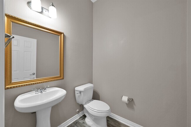 Foto del edificio - 9222 Sunlight Oak Ln