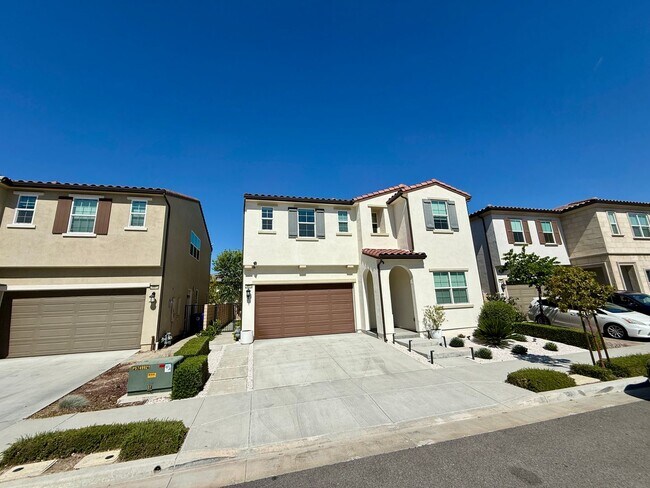 Foto del edificio - Beautiful 4-Bedroom Home with Solar and Private Patio in Plum Estates!