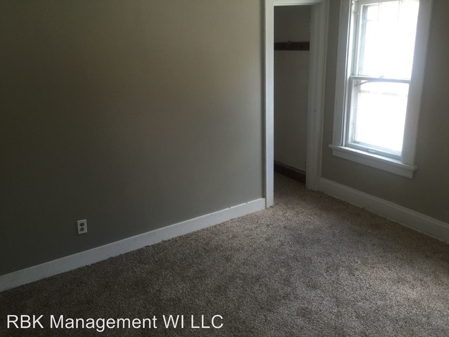 Building Photo - 4130 N Green Bay Ave