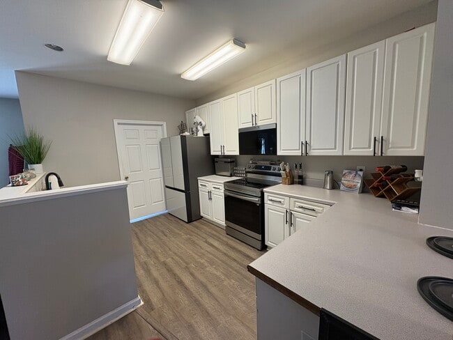 Building Photo - 7640 Katherine Dr