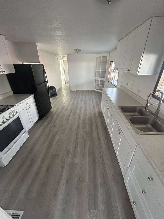 Building Photo - Convenient lifestyle Home