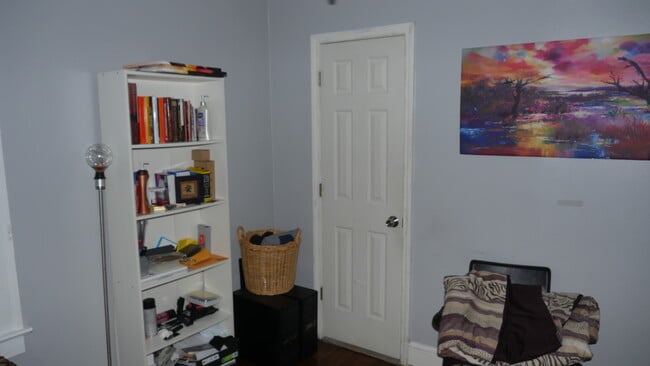 Furnished bedroom - 1065 Atlantic Dr NW House