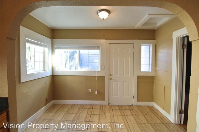 Building Photo - 2660 Wakefield Ave