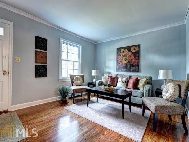 Foto del edificio - 1212 Greenleaf Rd SE