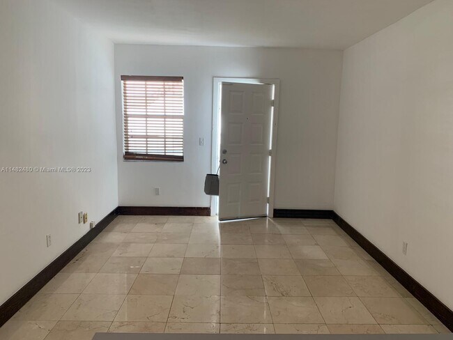 Foto del edificio - 541 NE 62nd St