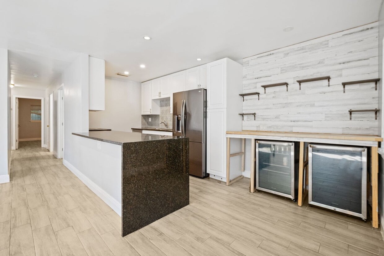 Foto principal - Charming 3-Bed, 2-Bath Home in Prime Fort ...